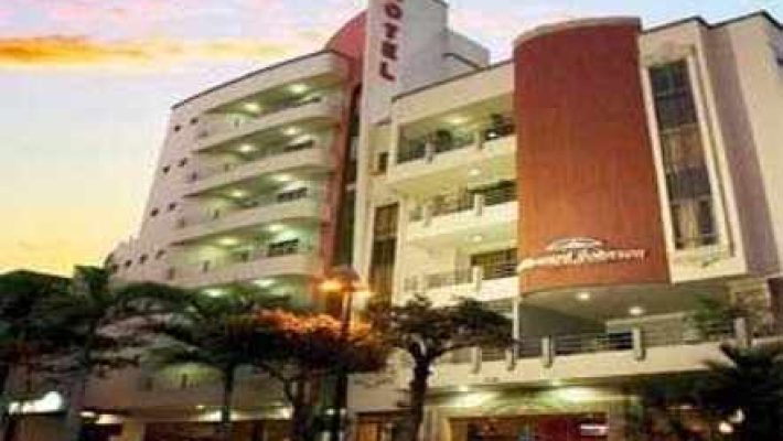 Hotel Howard Johnson Versalles