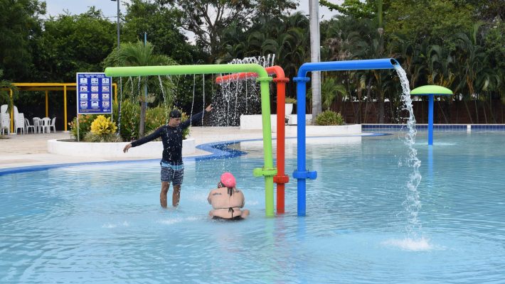 Pasadía Girardot olas y toboganes2