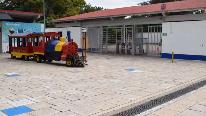 Pasadía Girardot olas y toboganes3